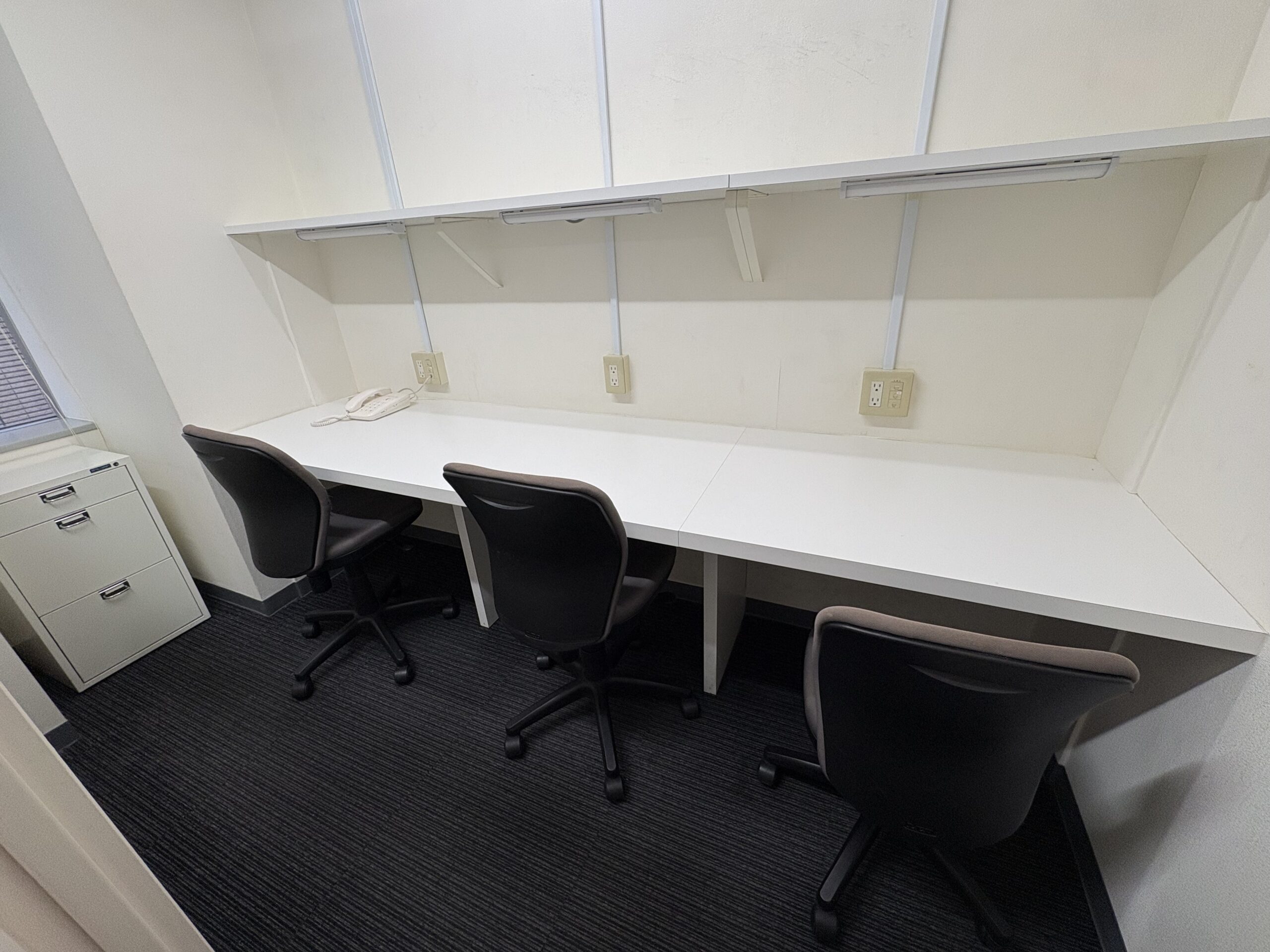 新宿ビジネスガーデン　唯一の３人部屋に空きが出ました