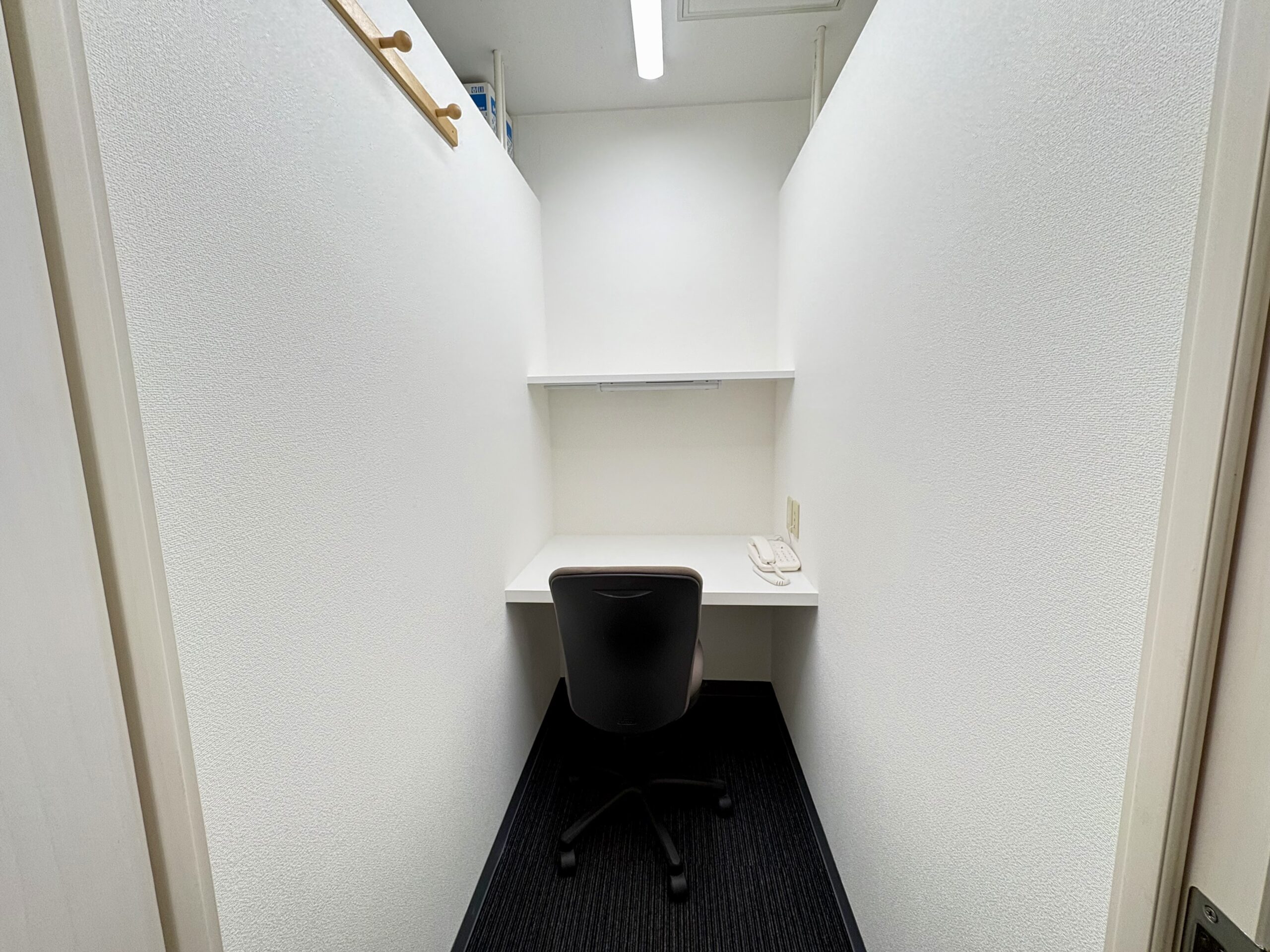 新宿ビジネスガーデン　窓あり　１名様　部屋　J-5